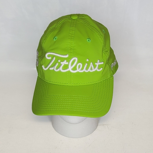 Titleist Pro V1/ Footjoy Hat